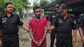মৃত্যুর আগে খুনির নাকে চিহ্ন এঁকে দিলেন গৃহবধূ, রহস্য জানালো র‌্যাব