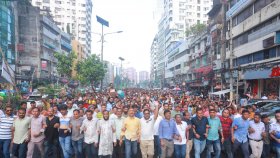 প্রধানমন্ত্রীর স্বদেশ প্রত্যাবর্তন উপলক্ষে স্বেচ্ছাসেবক দলের মিছিল