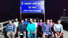 গভীর সমুদ্রে ইঞ্জিন বিকল, ১০ জেলেকে উদ্ধার করলো কোস্ট গার্ড