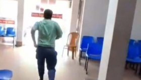 সাংবাদিক দেখে হাসপাতাল থেকে দৌড়ে বেরিয়ে গেলেন চিকিৎসক