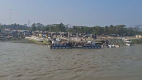হাতিয়ার সঙ্গে সারা দেশের নৌ চলাচল বন্ধ