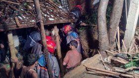 উখিয়ায় পাহাড়ধসে নারী-শিশুসহ ৭ জন নিহত