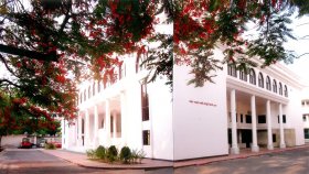 ‘রেজিস্টার্ড গ্র্যাজুয়েট’ কারা, তারা কী কাজ করেন