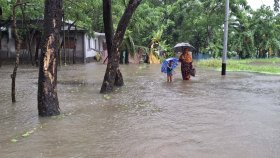 হাতিয়ার অধিকাংশ এলাকা প্লাবিত, বিপর্যস্ত জনজীবন