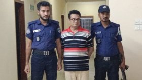 ভারতে যাওয়ার সময় স্বেচ্ছাসেবকলীগ নেতা আটক