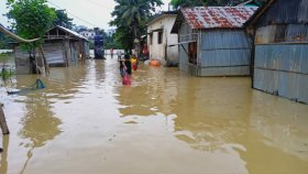 ডুবে গেছে মৌলভীবাজারের রাজনগর, কয়েক হাজার মানুষের মানবেতর জীবন