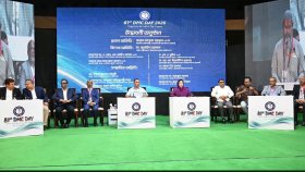 ‘আমার মাথায় হেলথ নেই, উনি আছেন’, স্ত্রীকে দেখিয়ে প্রধানমন্ত্রীর হাস্যরস!