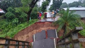 রাঙামাটি-বান্দরবান সড়কে ধসে পড়লো সেতু, যোগাযোগ বিচ্ছিন্ন