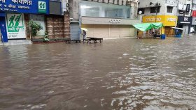 বৃষ্টি-জলাবদ্ধতায় নিম্নআয়ের মানুষের জীবিকা সংকটে
