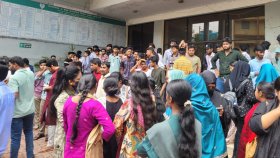 শিক্ষামন্ত্রীর পদত্যাগের দাবিতে রাজশাহী শিক্ষা বোর্ড ঘেরাও