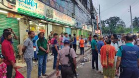 রাজশাহী বাস চলাচল বন্ধ, ভোগান্তিতে যাত্রীরা