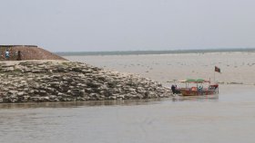 বাড়ছে পদ্মার পানি, রাজশাহী শহর রক্ষা বাঁধকে নিরাপদ রাখতে সর্বোচ্চ সতর্কতা 