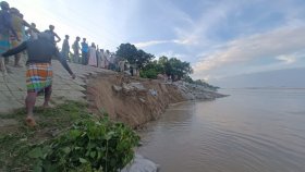 ব্রহ্মপুত্রের ডান তীর রক্ষা বাঁধে ফের তীব্র ধস