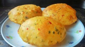 সকালের নাশতায় বানিয়ে ফেলুন মচমচে সুজির পুরি