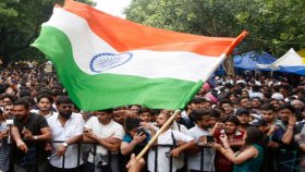 ককরোচ পার্টির কঠোর অবস্থান, পদত্যাগ নিয়ে আপস করবে না