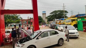 সোনারগাঁয়ে ফিলিং স্টেশনগুলোতে তীব্র গ্যাস সংকট, চরম ভোগান্তি 