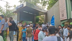 খালি হচ্ছে যন্তর মন্তর, ঘুমাতে চান দিপকে