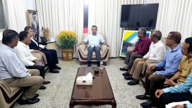 প্রধানমন্ত্রীর সঙ্গে সরকারের নবনিযুক্ত চুক্তিভিত্তিক কর্মকর্তাদের সাক্ষাৎ