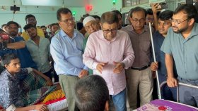 হঠাৎ হাসপাতাল পরিদর্শনে স্বাস্থ্যমন্ত্রী, একসঙ্গে দুই চিকিৎসক বরখাস্ত