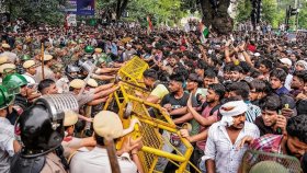 আটক শিক্ষার্থীদের মুক্তির নির্দেশ ভারতের সুপ্রিম কোর্টের