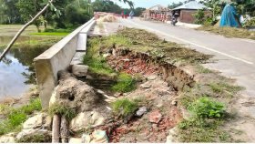 ৮ কোটি টাকার সেতুতে দেড় বছরে ধস