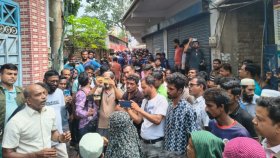 মাদ্রাসার শিক্ষার্থীদের পেটালেন জামায়াত এমপির মেয়ে, প্রতিবাদে বাড়ি ঘেরাও