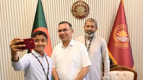 সেই তাহসিনকে বিশেষ উপহার দিলেন প্রধানমন্ত্রী