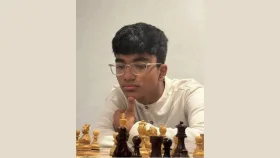 হাঙ্গেরির গ্র্যান্ডমাস্টারকে হারিয়ে এককভাবে শীর্ষে বাংলাদেশের নীড় 