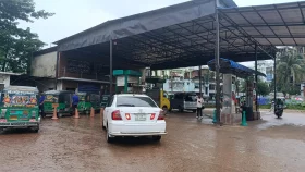 পাম্পে কমেছে গাড়ির লাইন, দ্বিগুণ ভাড়া কমবে কবে?