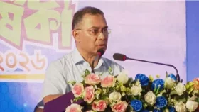 রাজনীতি করতে গিয়ে যেন দায়িত্ব পালনে বিঘ্ন না ঘটে, পেশাজীবীদের প্রধানমন্ত্রী