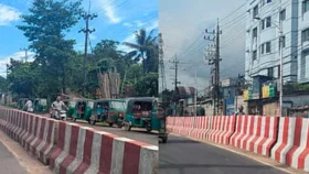 প্রধানমন্ত্রী যাবেন তাই এক পাশ রঙিন, ভিডিও ভাইরালের পর অন্য পাশে রং