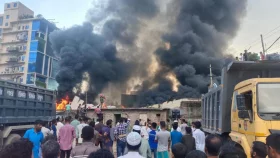 নারায়ণগঞ্জে কেমিক্যাল কারখানার গোডাউনে আগুন