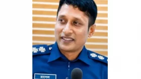 দোকানে ঢুকে মোবাইল চুরি করা এসআইকে প্রত্যাহার