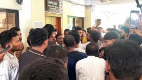 দুই উপজেলার ইউএনও অবরুদ্ধ, কার্যালয়ে ছাত্রদল-যুবদলের ভাঙচুর, সাংবাদিকদের মারধর