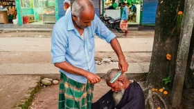 ক্ষুর-কাঁচির পুরনো সেই ছন্দে ছেদ, সংকটে ভ্রাম্যমাণ নরসুন্দর পেশা