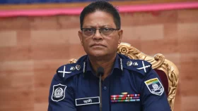 অন্যায়ের কাছে মাথা নত নয়, দেশের স্বার্থে কাজ করুন: আইজিপি