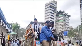 ঘোড়ার গাড়িতে করে মোহামেডানের জাঁকজমকপূর্ণ দলবদল