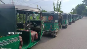 সিএনজি স্টেশনে দীর্ঘ লাইন, বাসায় জ্বলে না চুলা, কী করবে মানুষ?