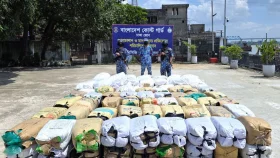 কোস্ট গার্ডের অভিযানে ৫৪ লাখ টাকার পলিথিন জব্দ 
