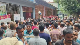১৩৫০ টাকার সার ১৭০০ টাকায় কিনছেন কৃষকরা, সিন্ডিকেটের নেপথ্যে কারা