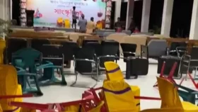 পুলিশের অনুষ্ঠানে উচ্চশব্দে গান বাজানোয় মাদ্রাসা শিক্ষার্থীদের বাধা, লাঠিচার্জে আহত ২০
