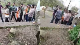 ৮ বছরের শিশুর পোশাক নিয়ে আপত্তি, পুনে কেল্লায় দুই ঘণ্টা ধরে পর্যটকদের পেটালো স্থানীয়রা
