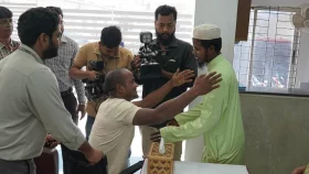 ২৫ বছর পর মায়ের কাছে ফরিদ, ভাই বললেন ‘এতদিন মৃত ভেবেছিলাম’