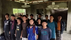 বিজিবির চেকপোস্টে এসে মিয়ানমারের বাহিনীর সদস্য পরিচয় দেওয়া ১৪ জন আটক