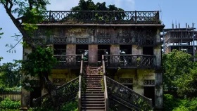ইতিহাসের সাক্ষী, অথচ অযত্নে, যে স্থাপনাগুলো বাঁচানো জরুরি