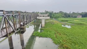 চাঁপাইনবাবগঞ্জে ভোগান্তিতে লাখো মানুষ