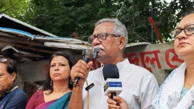 যুক্তরাষ্ট্রের সঙ্গে চুক্তি করে দেশকে বিপদে ফেলেছে অন্তর্বর্তী সরকার: আনু মুহাম্মদ