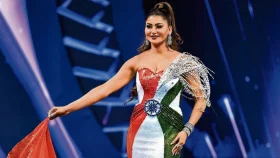 ভারতের পতাকার বিধি লঙ্ঘনের অভিযোগে উর্বশী, আইনে কী বলা আছে