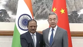 চীন-ভারত সীমান্ত ইস্যুতে বেইজিংয়ে ওয়াং ই-দোভাল বৈঠক