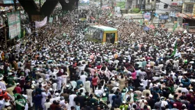 চট্টগ্রামে জশনে জুলুসে লাখো ভক্তের ঢল